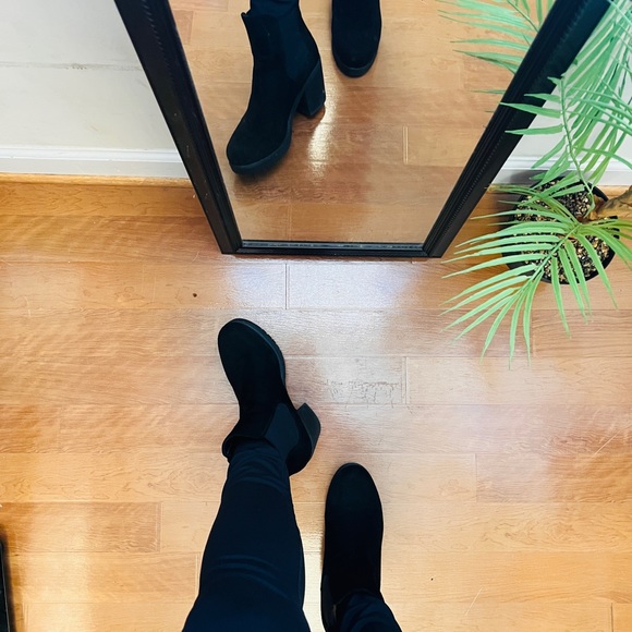 Dream Pairs Shoes - 🚫SOLD🚫 Faux Suede Chelsea Ankle Boots